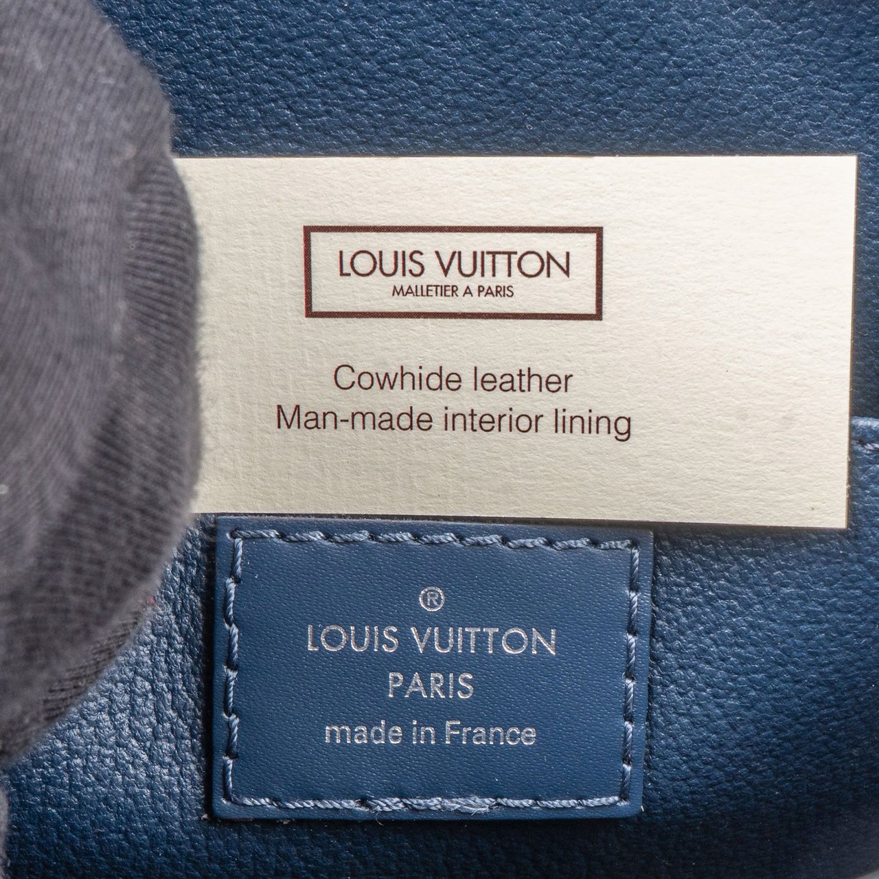 Louis Vuitton Louis Vuitton Epi Leather Poche Toilette Clutch Blauw