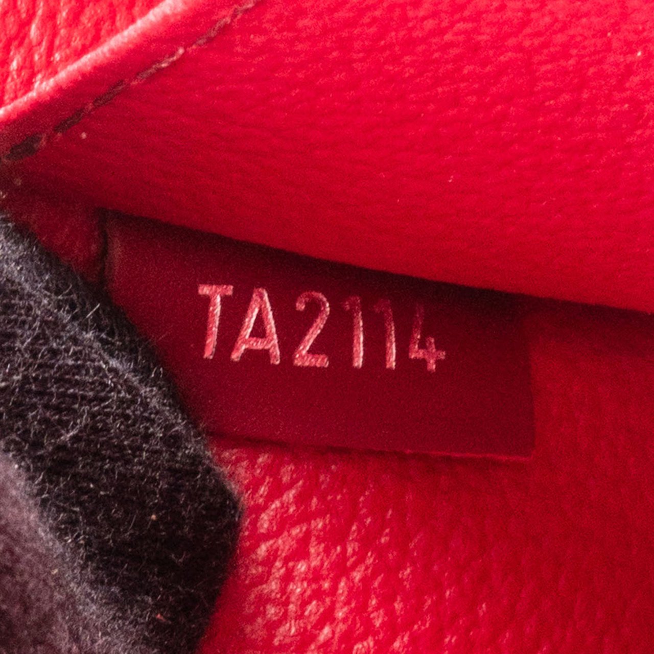 Louis Vuitton Louis Vuitton Epi Leather Poche Toilette Clutch Rood