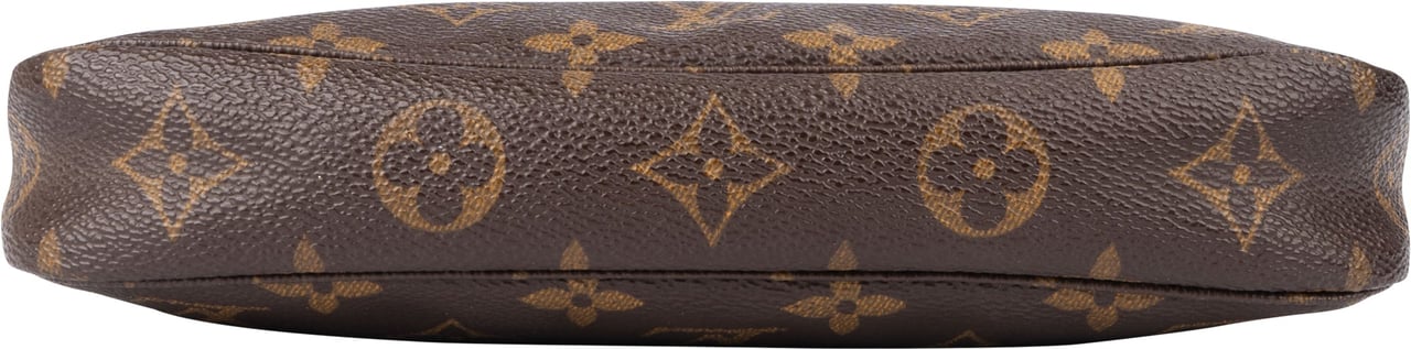 Louis Vuitton Louis Vuitton Canvas Monogram Pochette Accessoire Handbag Bruin