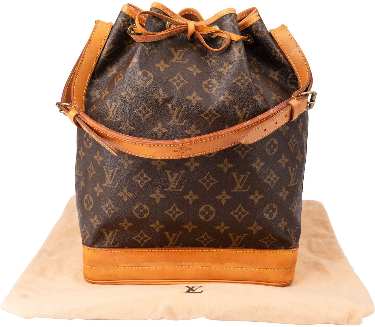 Louis Vuitton Louis Vuitton Canvas Monogram Sac Noe Grande Shoulder Bag Bruin