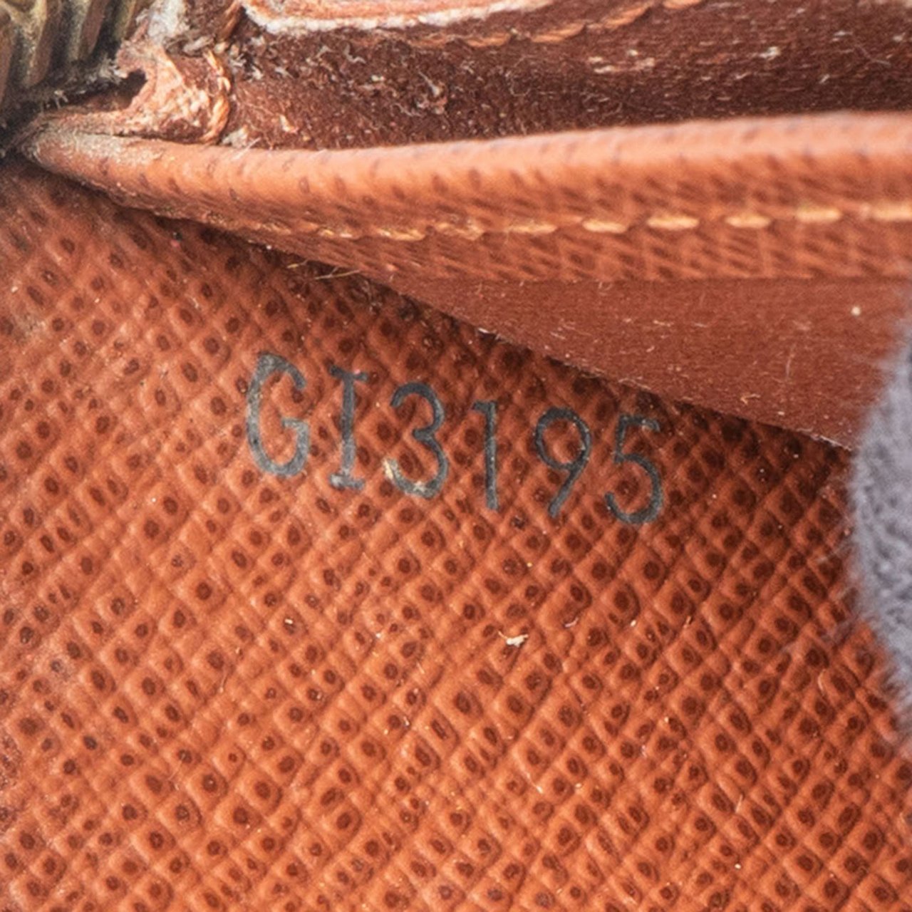 Louis Vuitton Canvas Monogram Zippy Wallet Bruin