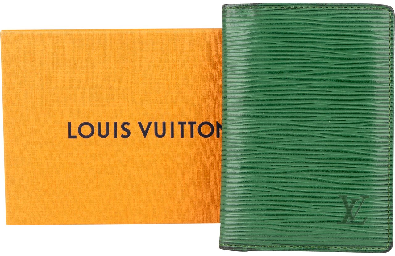 Louis Vuitton Louis Vuitton Green Epi Leather Cardholder Groen