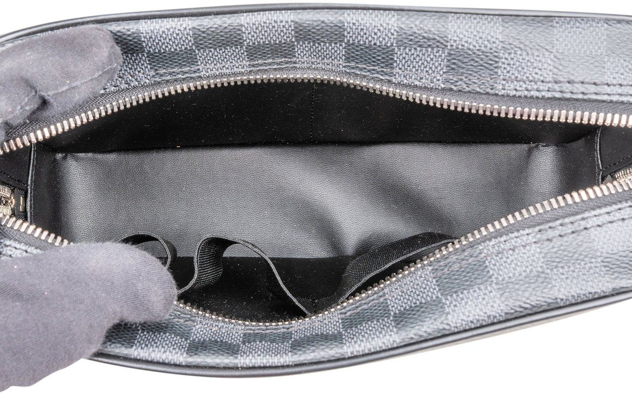 Louis Vuitton Louis Vuitton Damier Graphit Monogram Trousse Toilette Clutch Zwart
