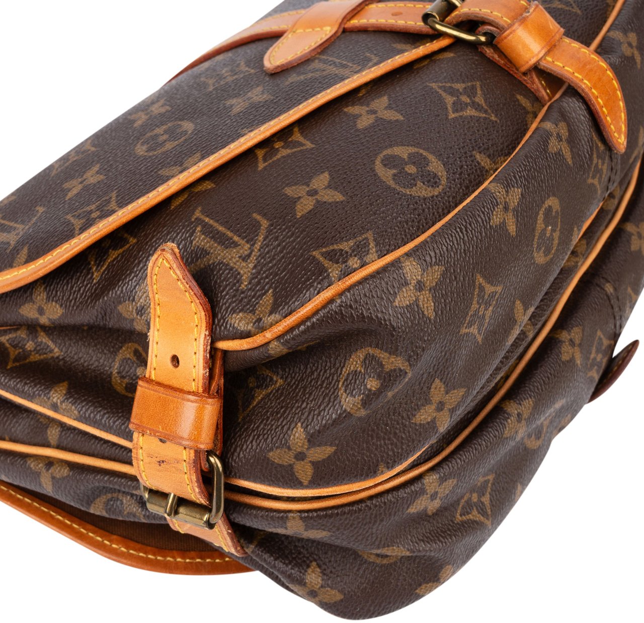Louis Vuitton Louis Vuitton Canvas Monogram Saumur 30 Crossbody Bag Bruin