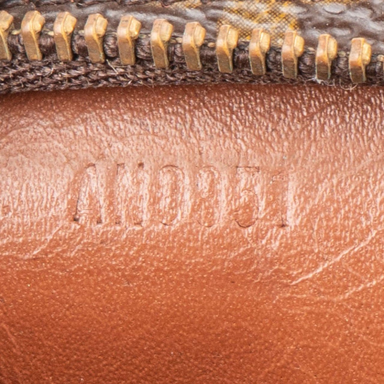 Louis Vuitton Louis Vuitton Canvas Monogram Poche Toilette 25 Clutch Bruin