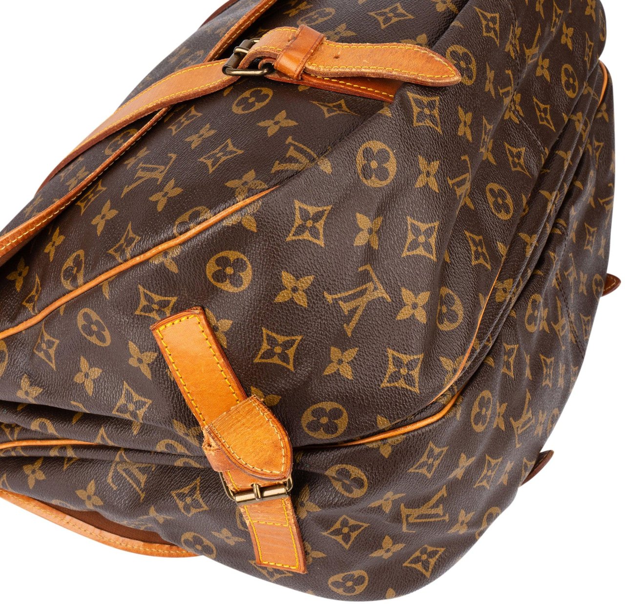 Louis Vuitton Louis Vuitton Canvas Monogram Saumur 43 Crossbody Bag Bruin