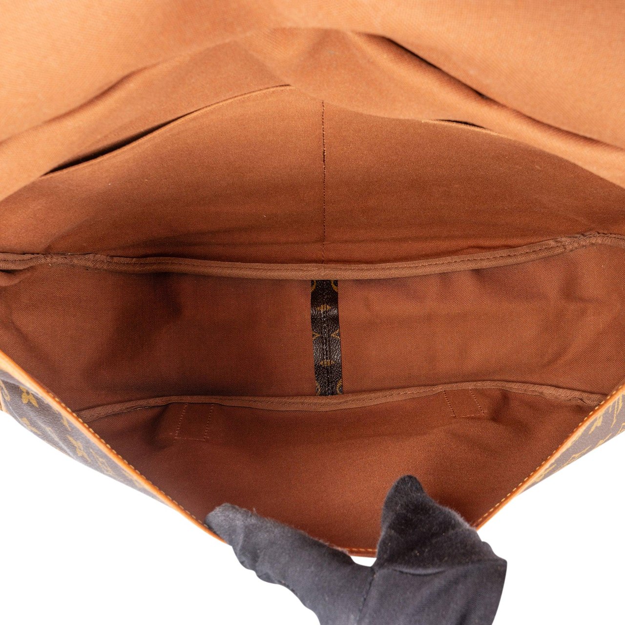 Louis Vuitton Louis Vuitton Canvas Monogram Saumur 43 Crossbody Bag Bruin