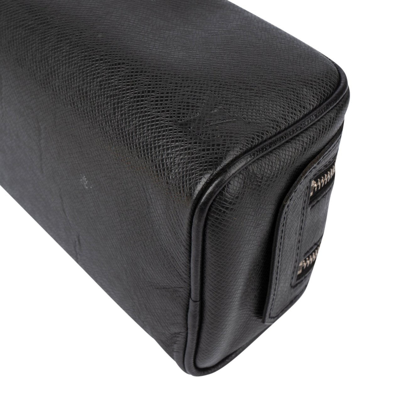 Louis Vuitton Louis Vuitton Noir Taiga Leather Toiletry Bag Zwart