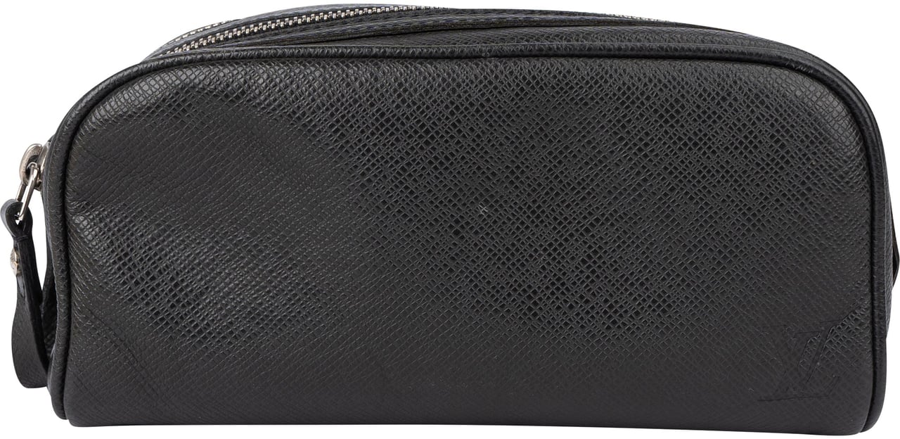 Louis Vuitton Louis Vuitton Noir Taiga Leather Toiletry Bag Zwart
