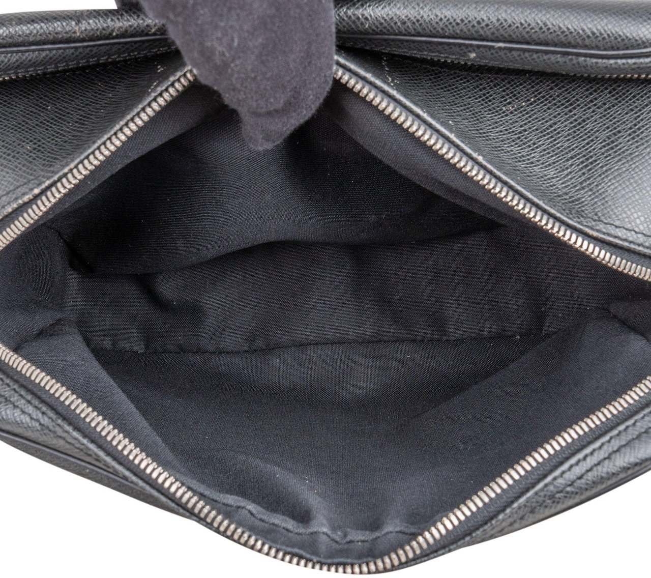 Louis Vuitton Louis Vuitton Taiga Leather Messenger Reporter PM Crossbody Bag Zwart