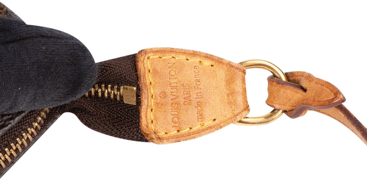 Louis Vuitton Louis Vuitton Canvas Monogram Pochette Accessoire Handbag Bruin