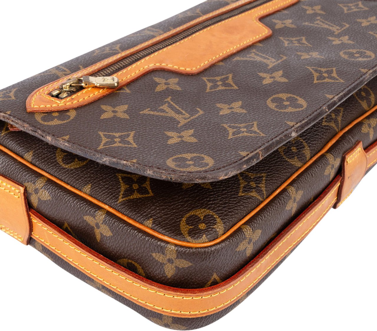 Louis Vuitton Louis Vuitton Canvas Monogram Saint Germain GM Crossbody Bag Bruin
