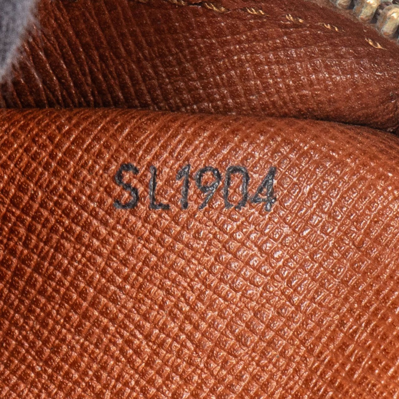 Louis Vuitton Louis Vuitton Canvas Monogram Marly Dragonne Clutch Bruin