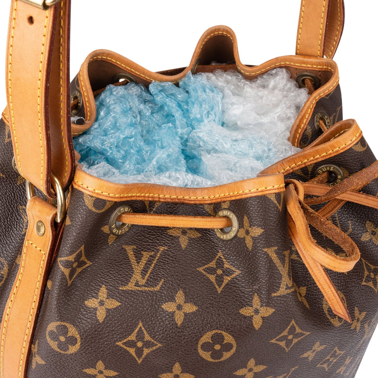 Louis Vuitton Louis Vuitton Canvas Monogram Sac Noe Grande Shoulder Bag Bruin