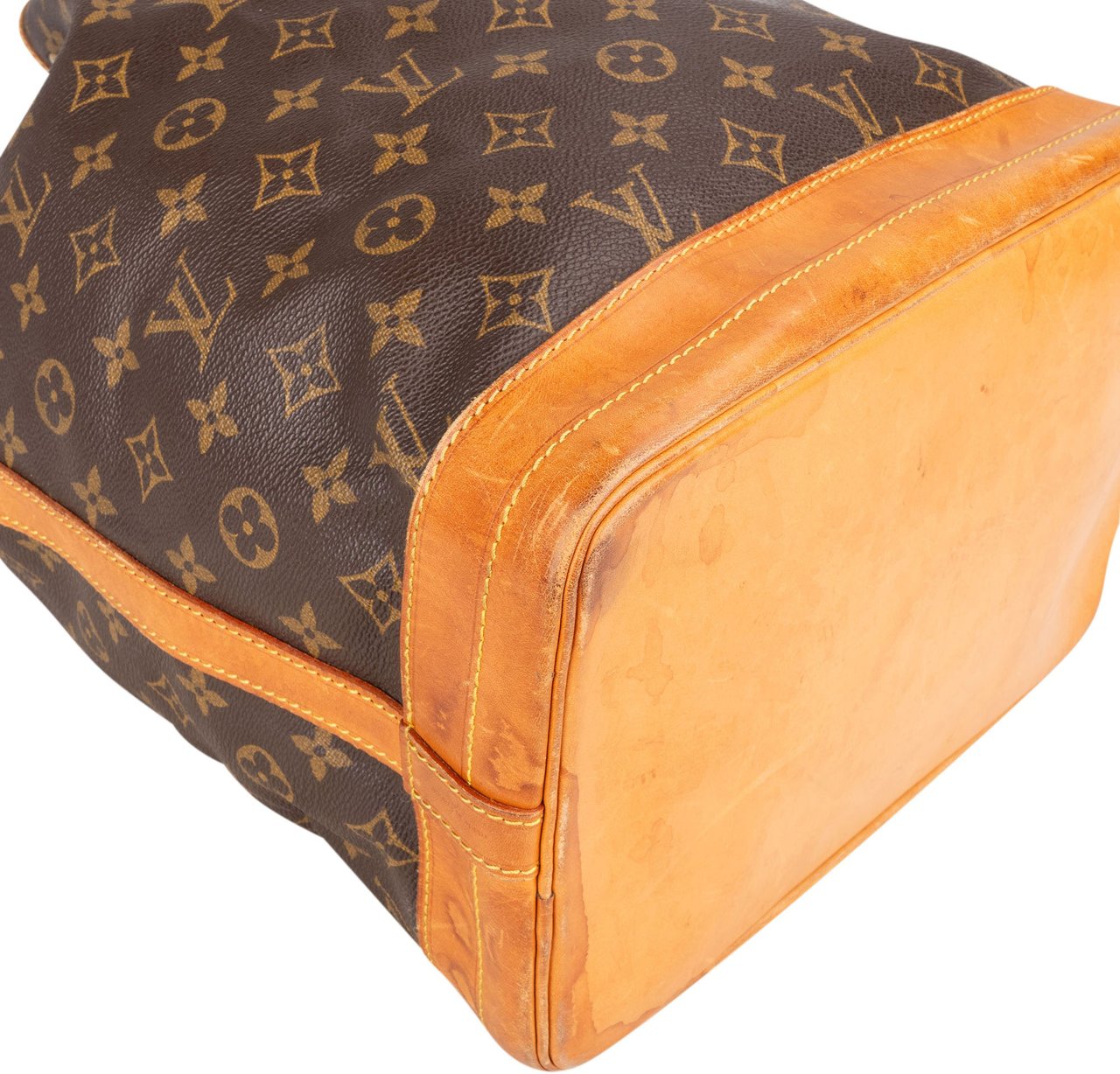 Louis Vuitton Louis Vuitton Canvas Monogram Sac Noe Grande Shoulder Bag Bruin