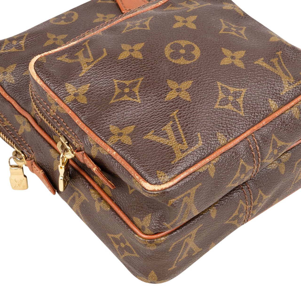 Louis Vuitton Louis Vuitton Canvas Monogram Amazon Crossbody Bag Bruin