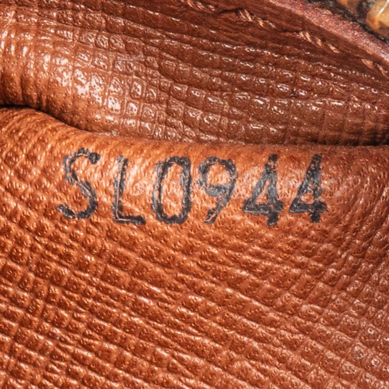 Louis Vuitton Louis Vuitton Canvas Monogram Marly Clutch Bruin