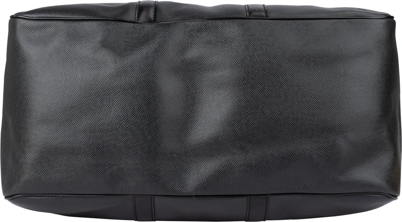 Louis Vuitton Louis Vuitton Taiga Leather Kendall 45 Travel Bag Zwart