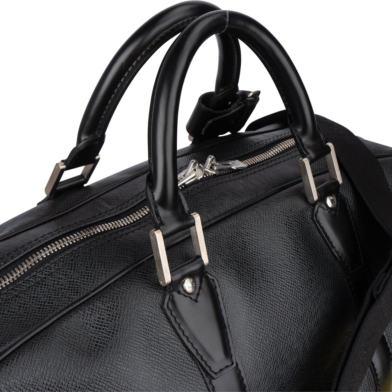 Louis Vuitton Louis Vuitton Taiga Leather Kendall 45 Travel Bag Zwart