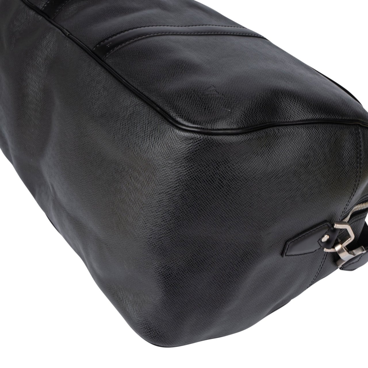 Louis Vuitton Louis Vuitton Taiga Leather Kendall 45 Travel Bag Zwart