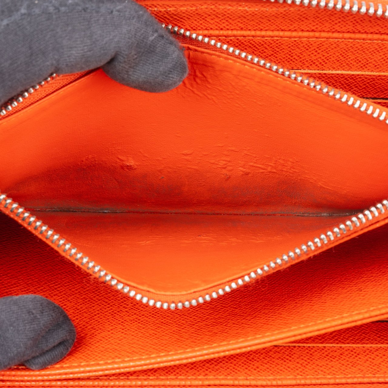 Louis Vuitton Louis Vuitton Orange Epi Leather Zippy Wallet Oranje