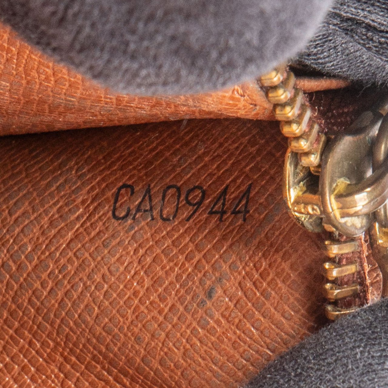 Louis Vuitton Canvas Monogram Sarah Wallet Bruin