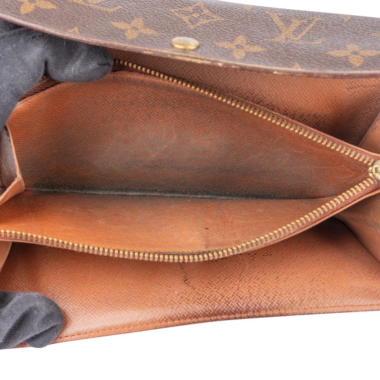 Louis Vuitton Canvas Monogram Sarah Wallet Bruin