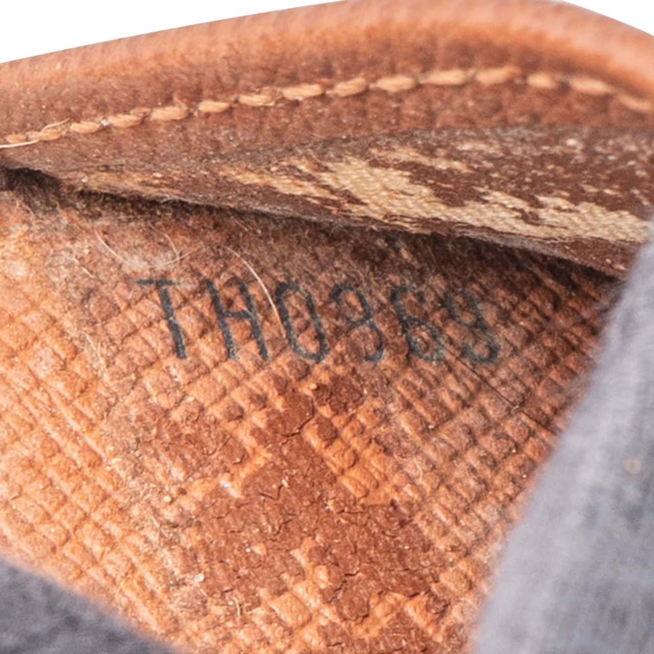 Louis Vuitton Louis Vuitton Canvas Monogram Elise Wallet Bruin