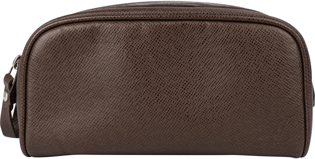 Louis Vuitton Louis Vuitton Brun Taiga Leather Toiletry Bag Bruin