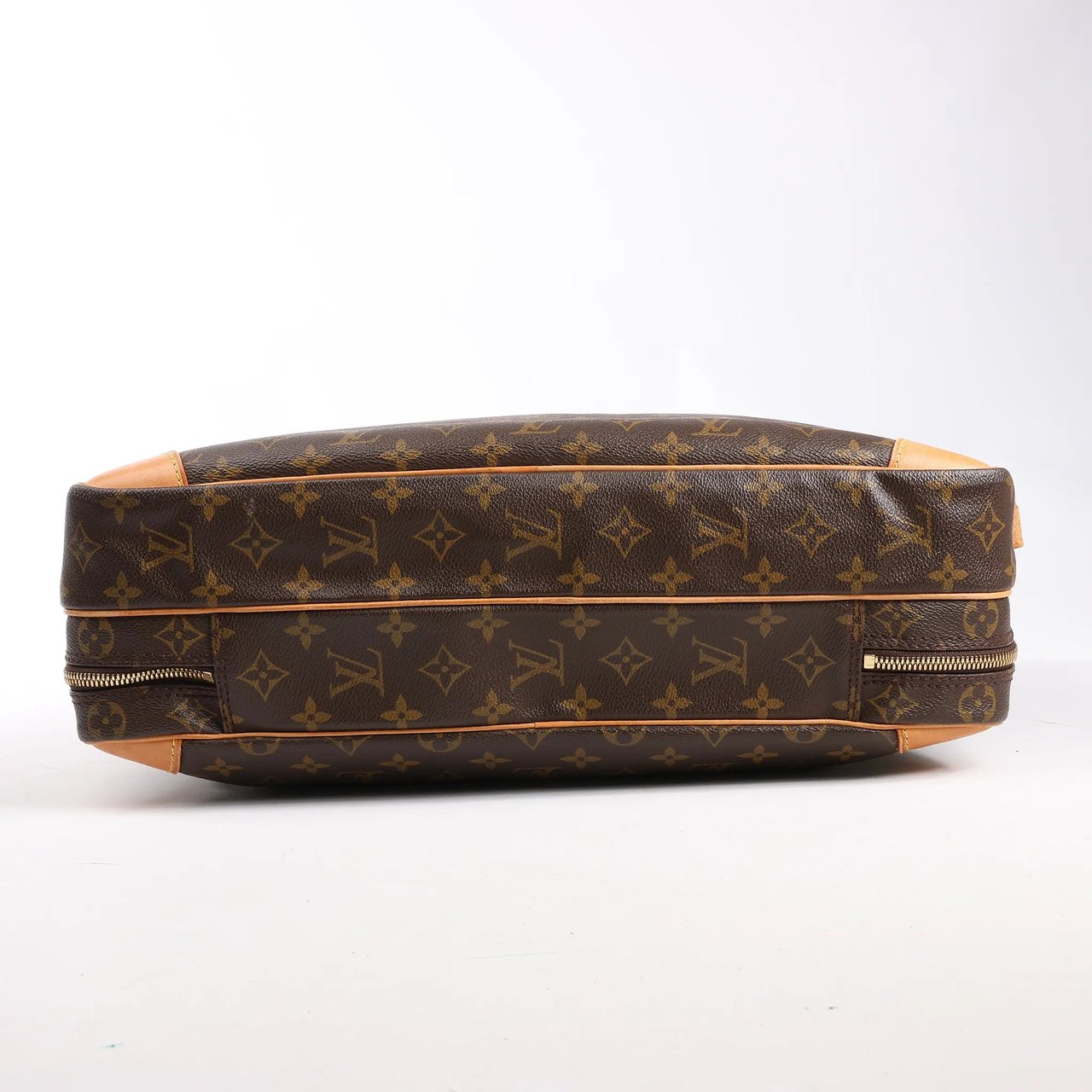 Louis Vuitton Louis Vuitton Monogram Canvas Porte Documents Voyage Handbag M53362 Bruin