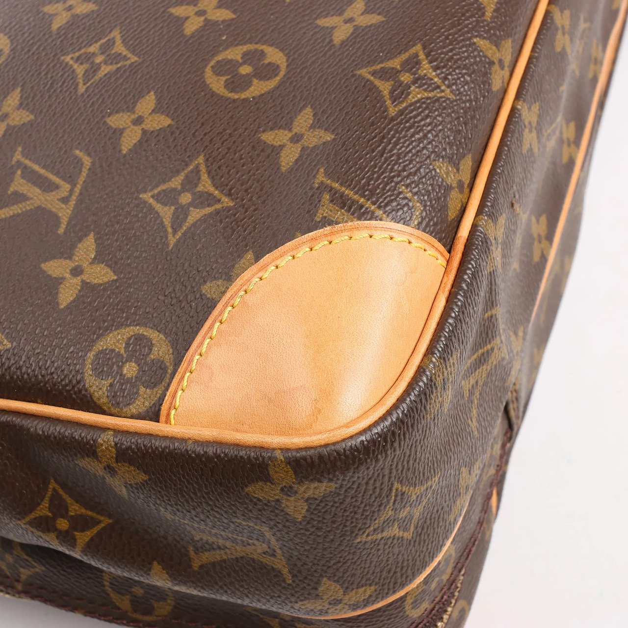 Louis Vuitton Louis Vuitton Monogram Canvas Porte Documents Voyage Handbag M53362 Bruin
