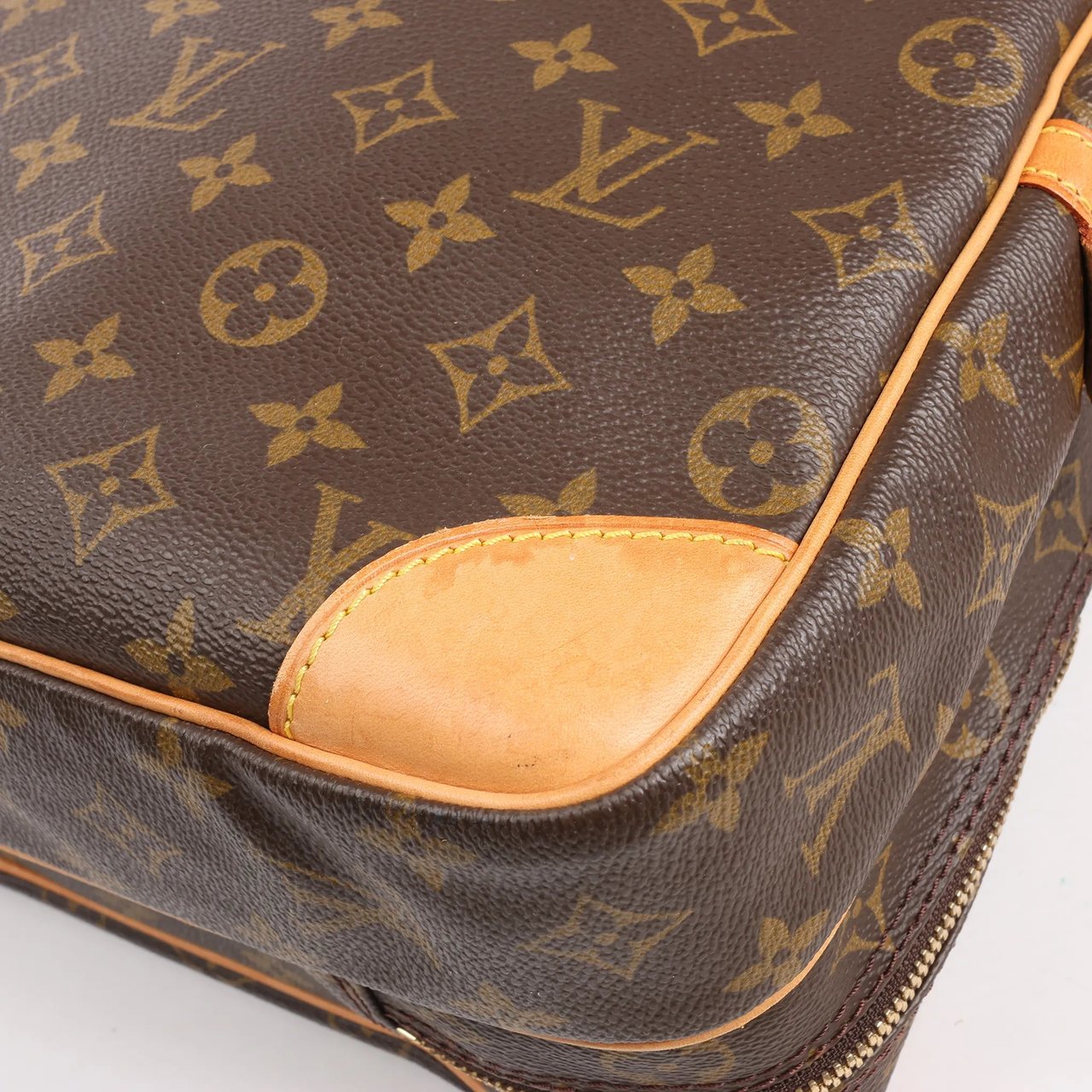 Louis Vuitton Louis Vuitton Monogram Canvas Porte Documents Voyage Handbag M53362 Bruin