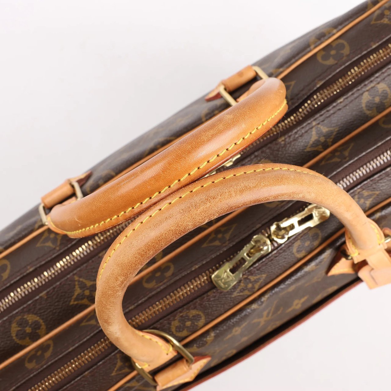 Louis Vuitton Louis Vuitton Monogram Canvas Porte Documents Voyage Handbag M53362 Bruin