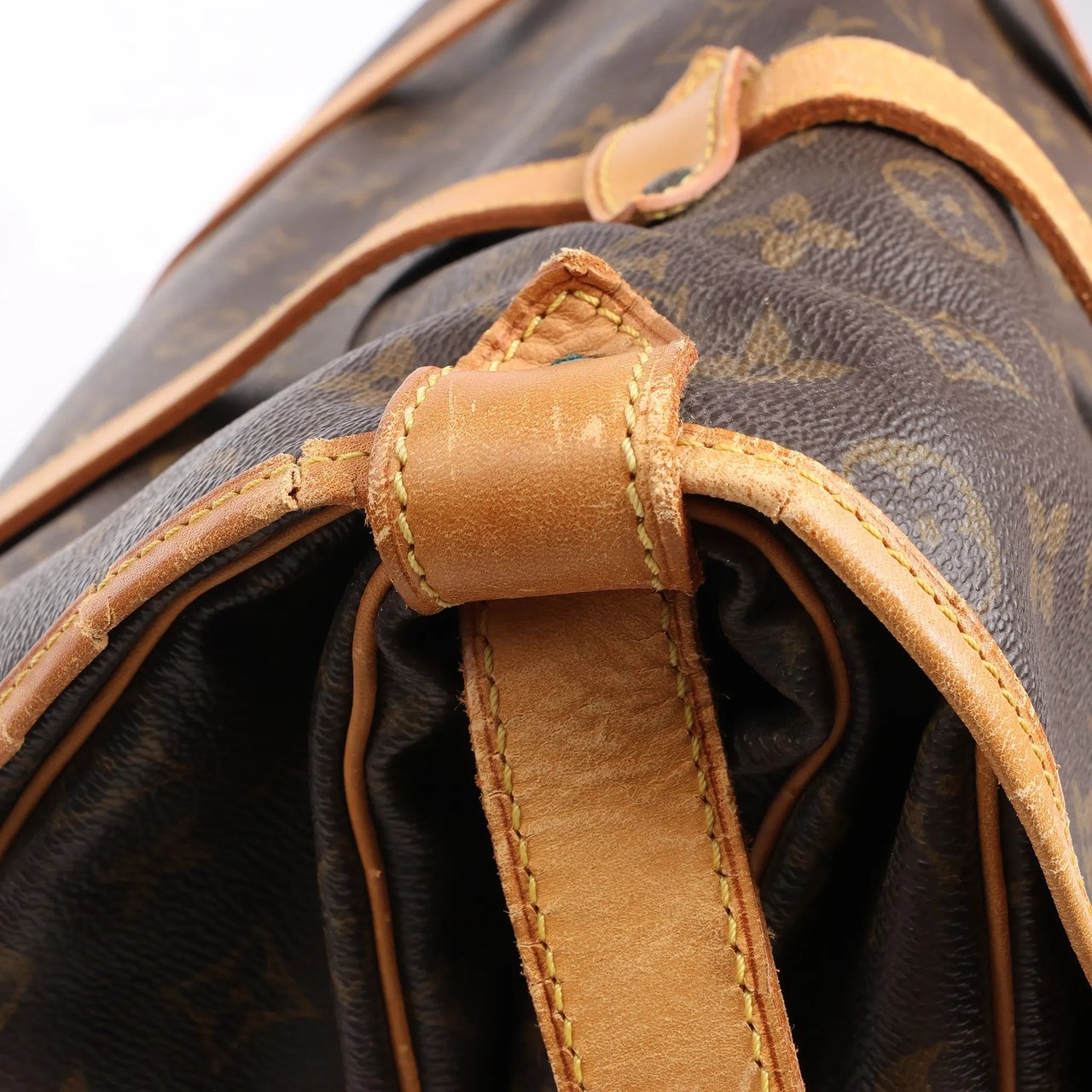 Louis Vuitton Louis Vuitton Monogram Canvas Saumur 43 Crossbody Bag M42252 Bruin