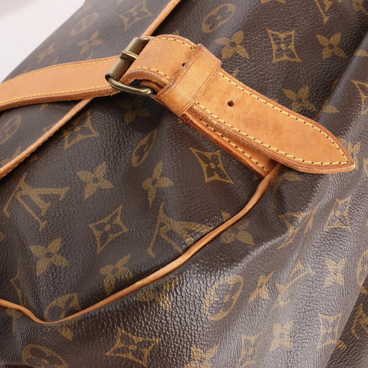 Louis Vuitton Louis Vuitton Monogram Canvas Saumur 43 Crossbody Bag M42252 Bruin