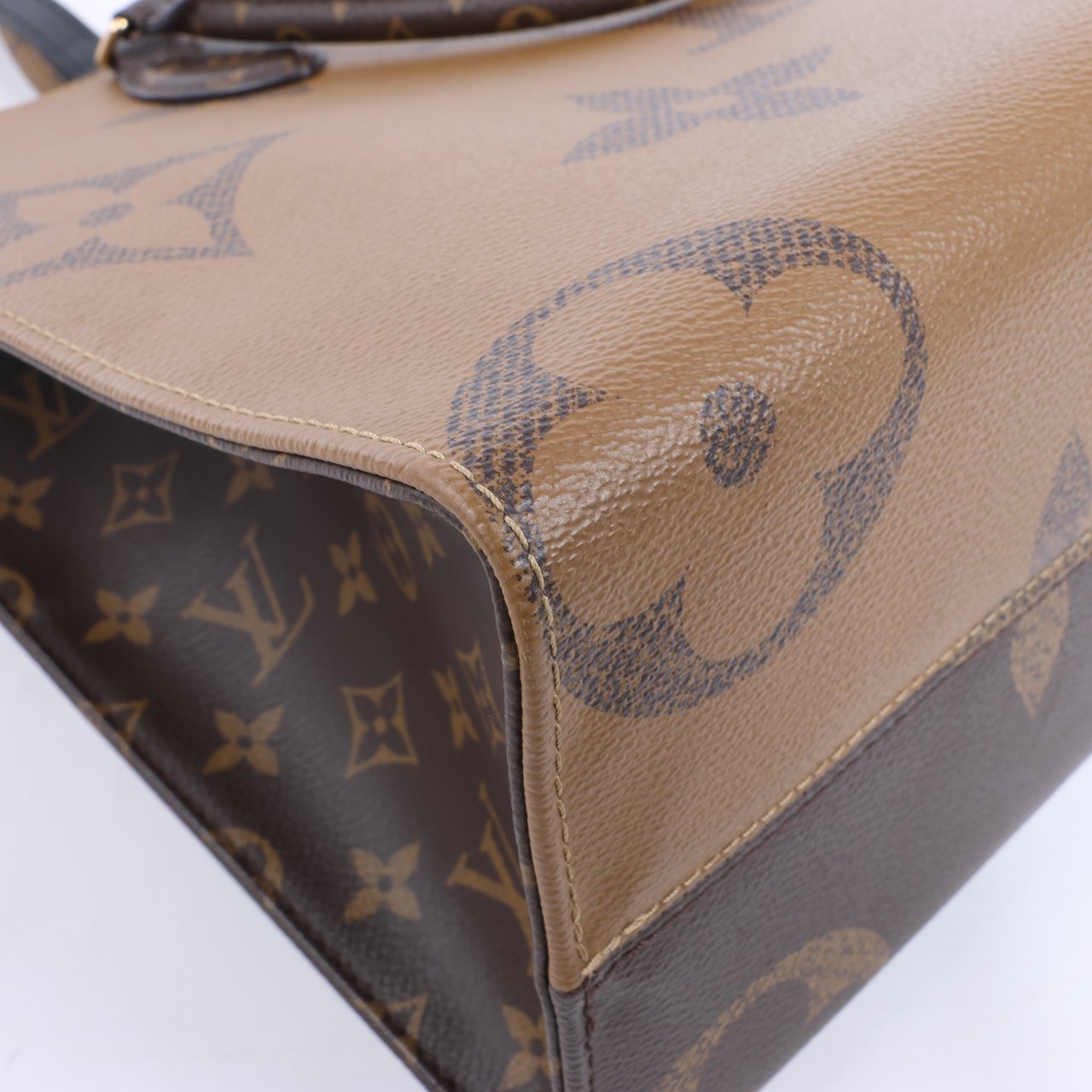Louis Vuitton Louis Vuitton Giant Monogram Reverse On the Go MM in Brown M45321 Bruin