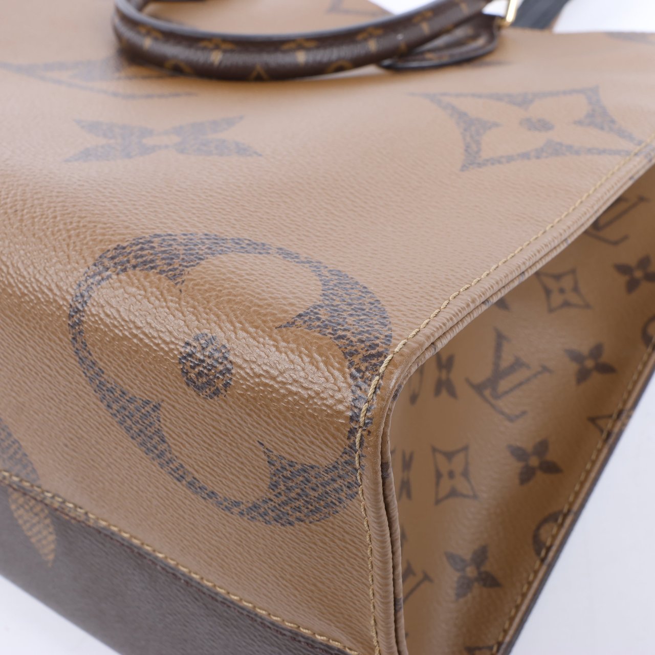 Louis Vuitton Louis Vuitton Giant Monogram Reverse On the Go MM in Brown M45321 Bruin