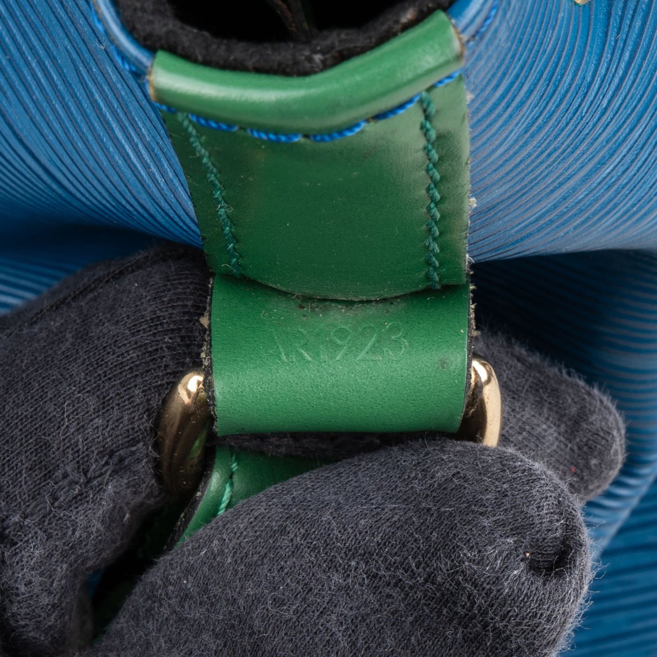 Louis Vuitton Louis Vuitton Bicolor Epi Leather Sac Noe Grande Shoulder Bag Blauw