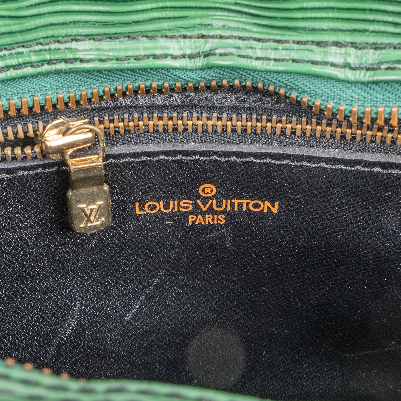 Louis Vuitton Green Epi Leather Jeune Fille MM Crossbody Bag Groen
