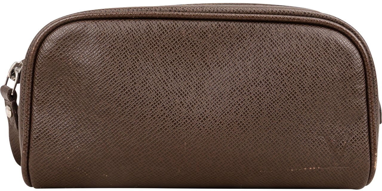 Louis Vuitton Louis Vuitton Brun Taiga Leather Toiletry Bag Bruin