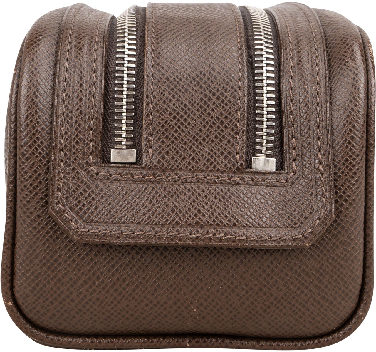 Louis Vuitton Louis Vuitton Brun Taiga Leather Toiletry Bag Bruin