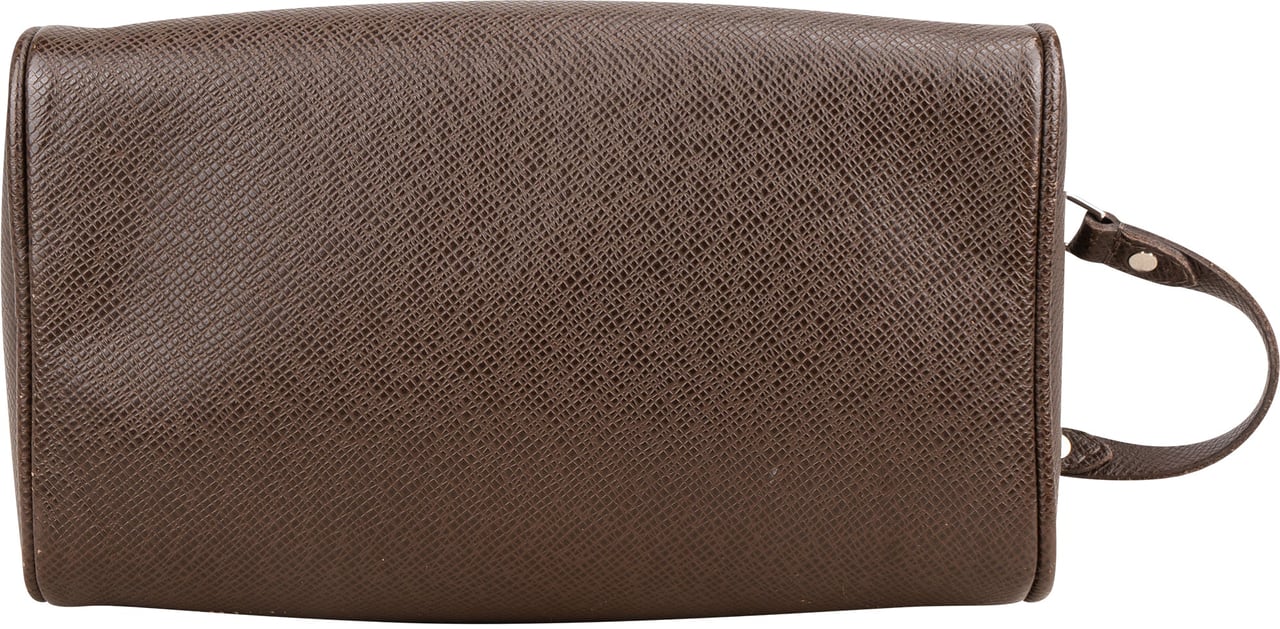 Louis Vuitton Louis Vuitton Brun Taiga Leather Toiletry Bag Bruin