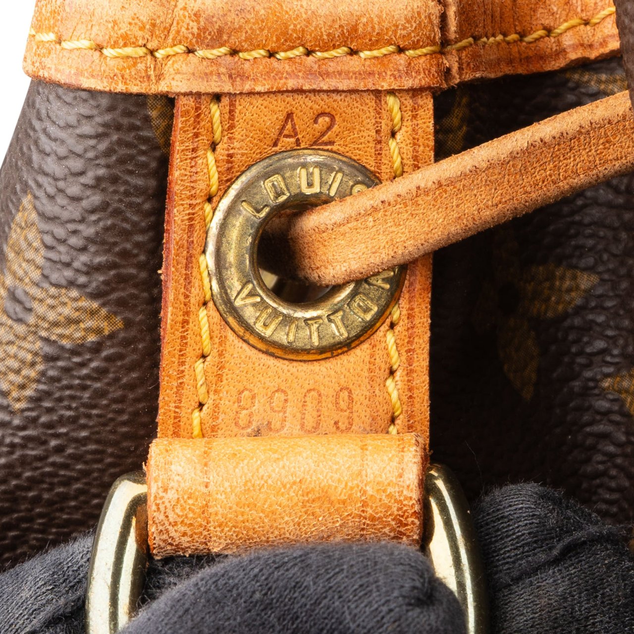 Louis Vuitton Louis Vuitton Monogram Canvas Sac Noé Grande Shoulder Bag Bruin