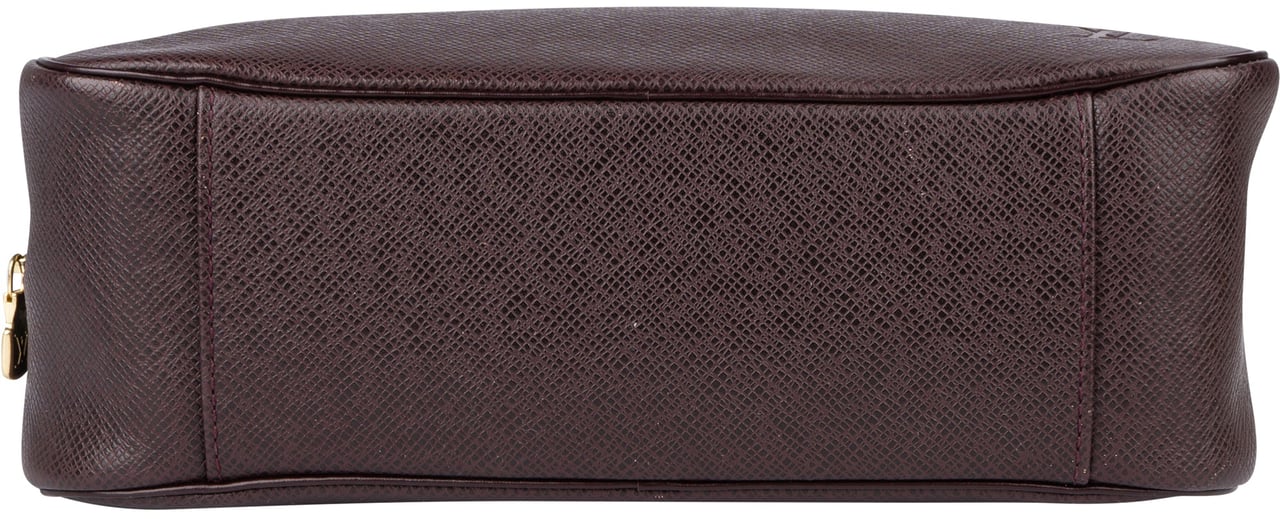 Louis Vuitton Louis Vuitton Taiga Leather Trousse Toilette Handbag Bruin