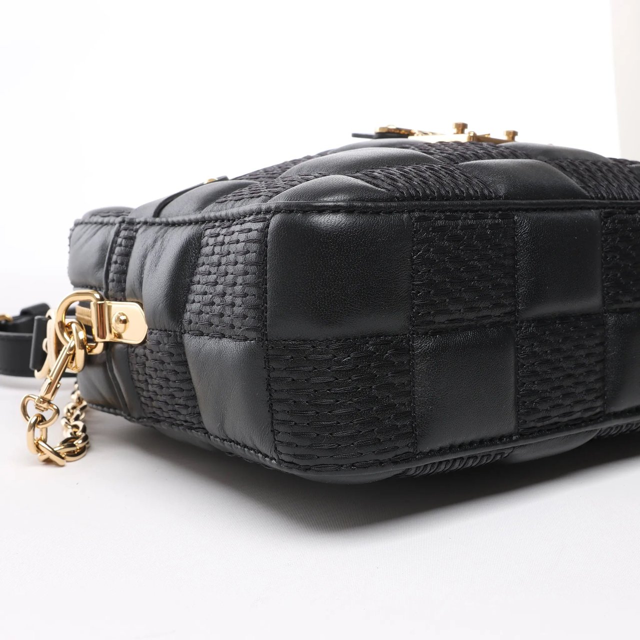 Louis Vuitton Louis Vuitton Damier Quilt Troca MM Crossbody Bag in Black M59114 Zwart