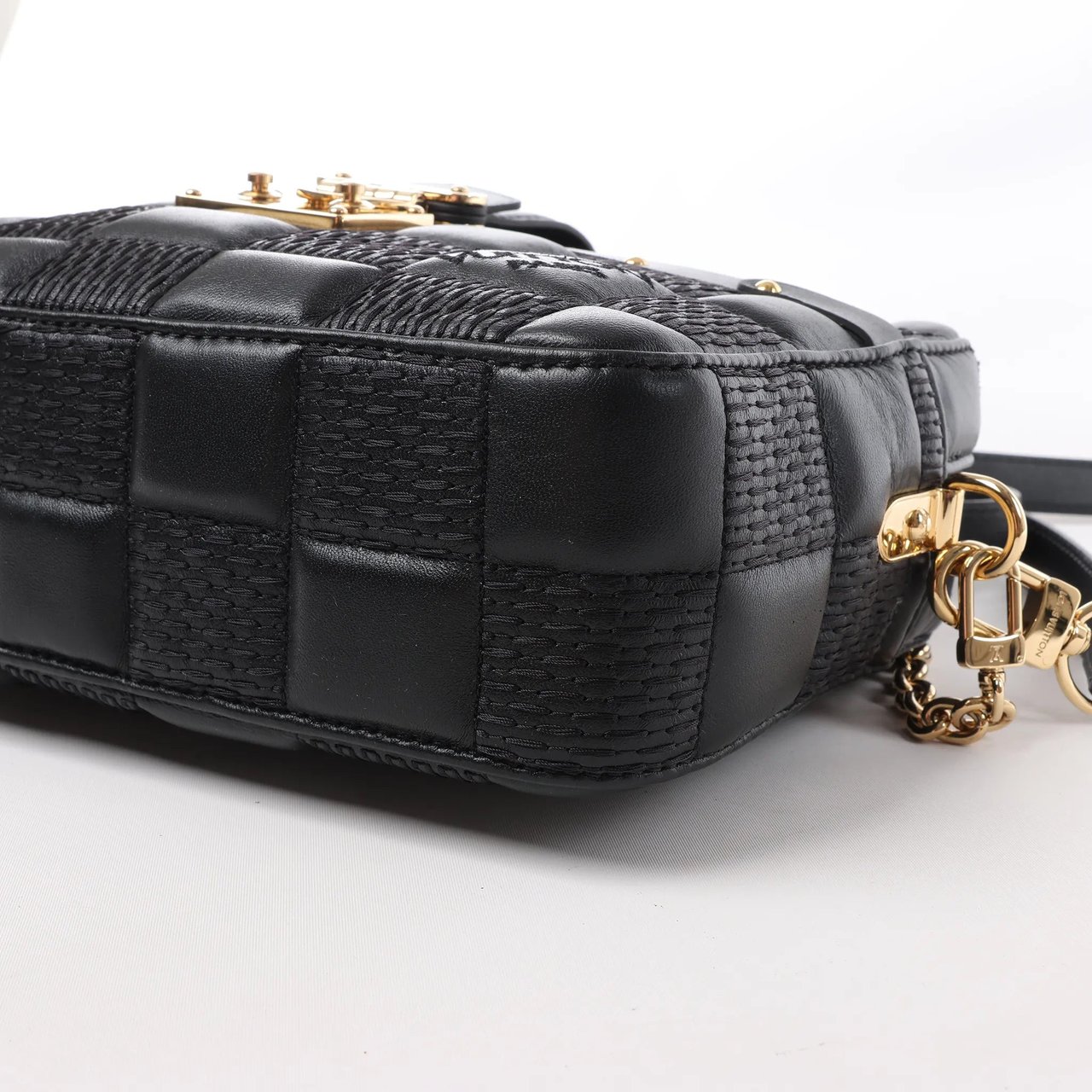 Louis Vuitton Louis Vuitton Damier Quilt Troca MM Crossbody Bag in Black M59114 Zwart