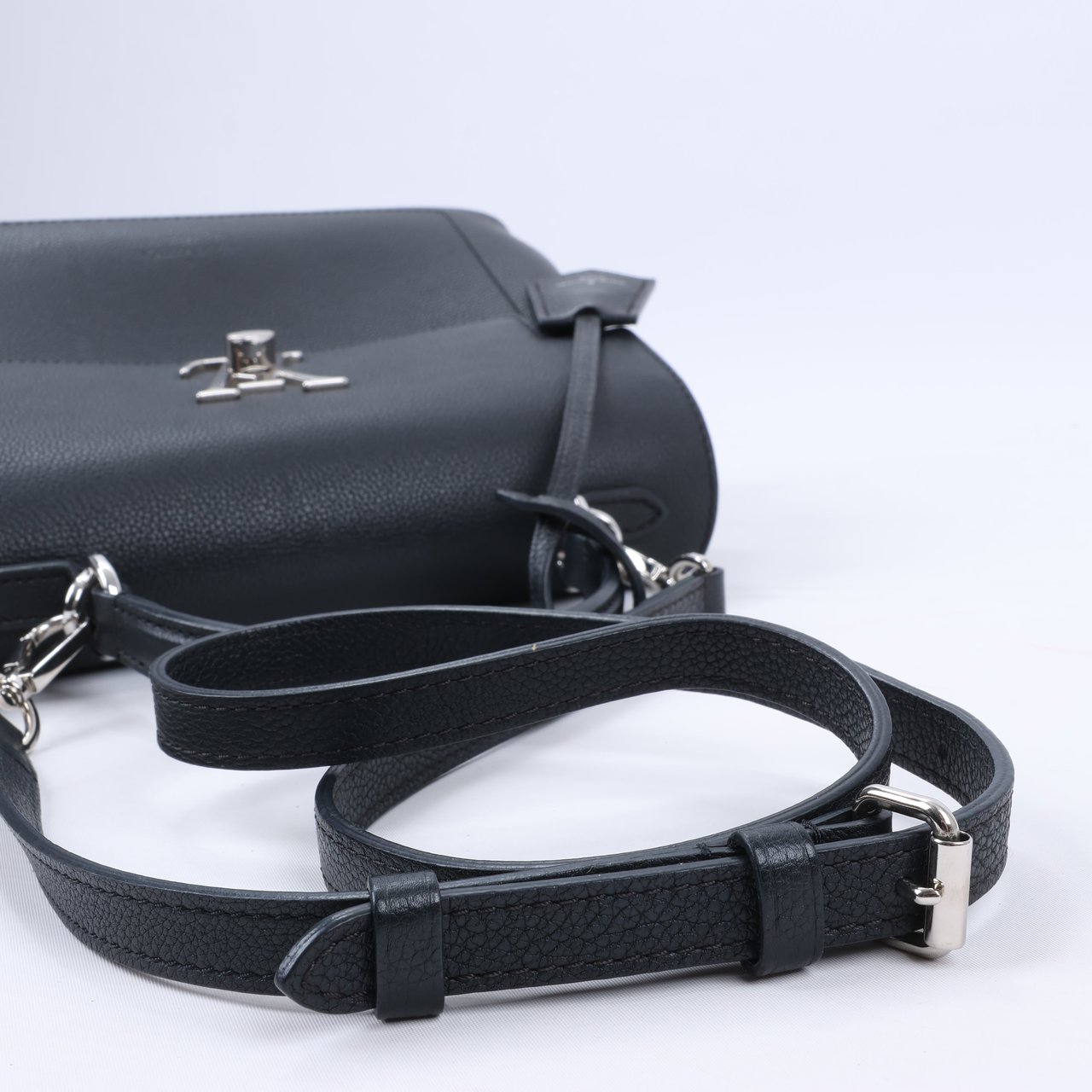 Louis Vuitton Louis Vuitton LV Logo LockMe Ever BB 2Way Shoulder Bag M53937 Zwart