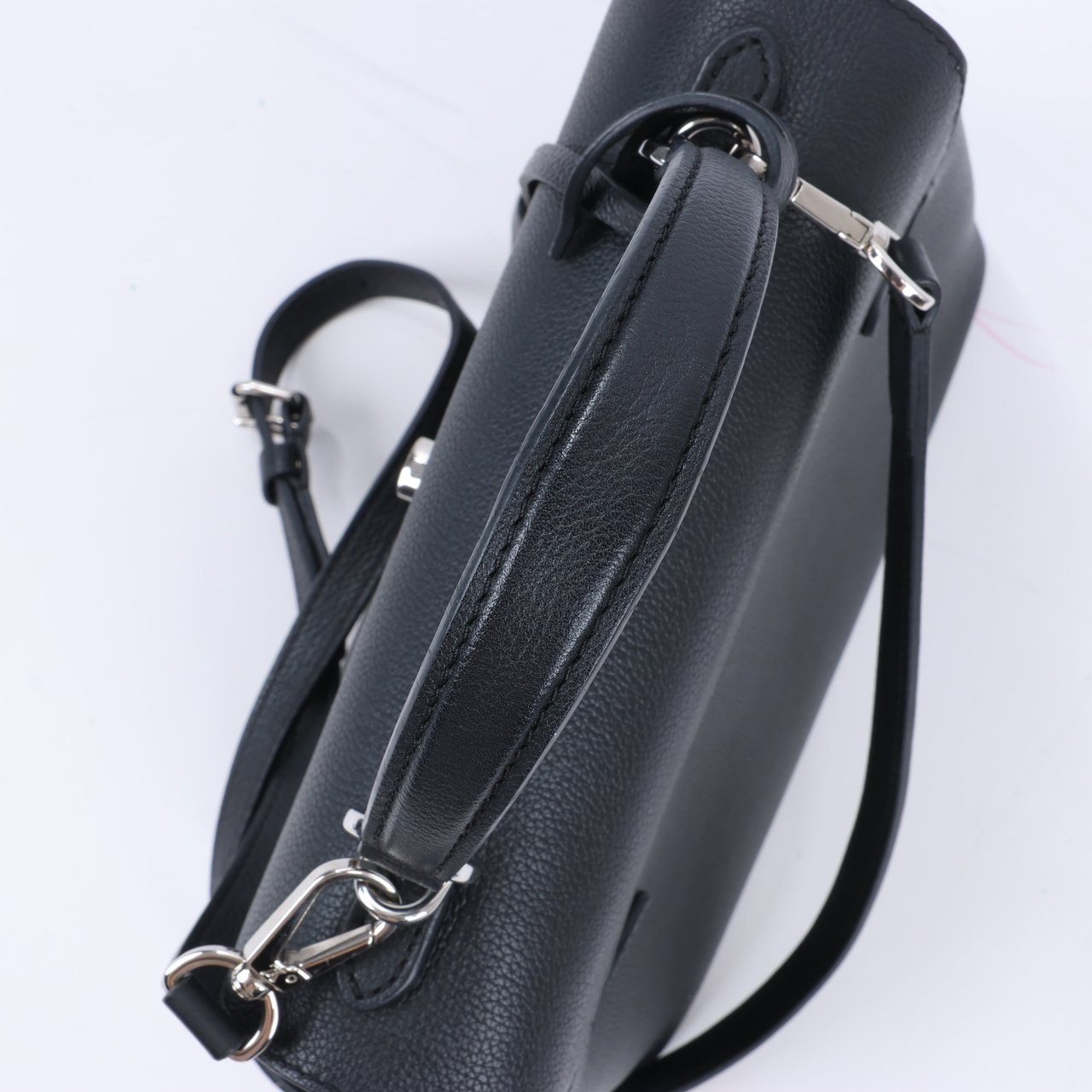 Louis Vuitton Louis Vuitton LV Logo LockMe Ever BB 2Way Shoulder Bag M53937 Zwart