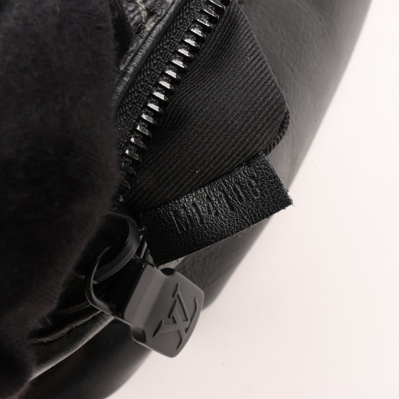 Louis Vuitton Louis Vuitton Monogram Canvas Galaxy Discovery Bumbag Crossbody Bag M44444 Grijs