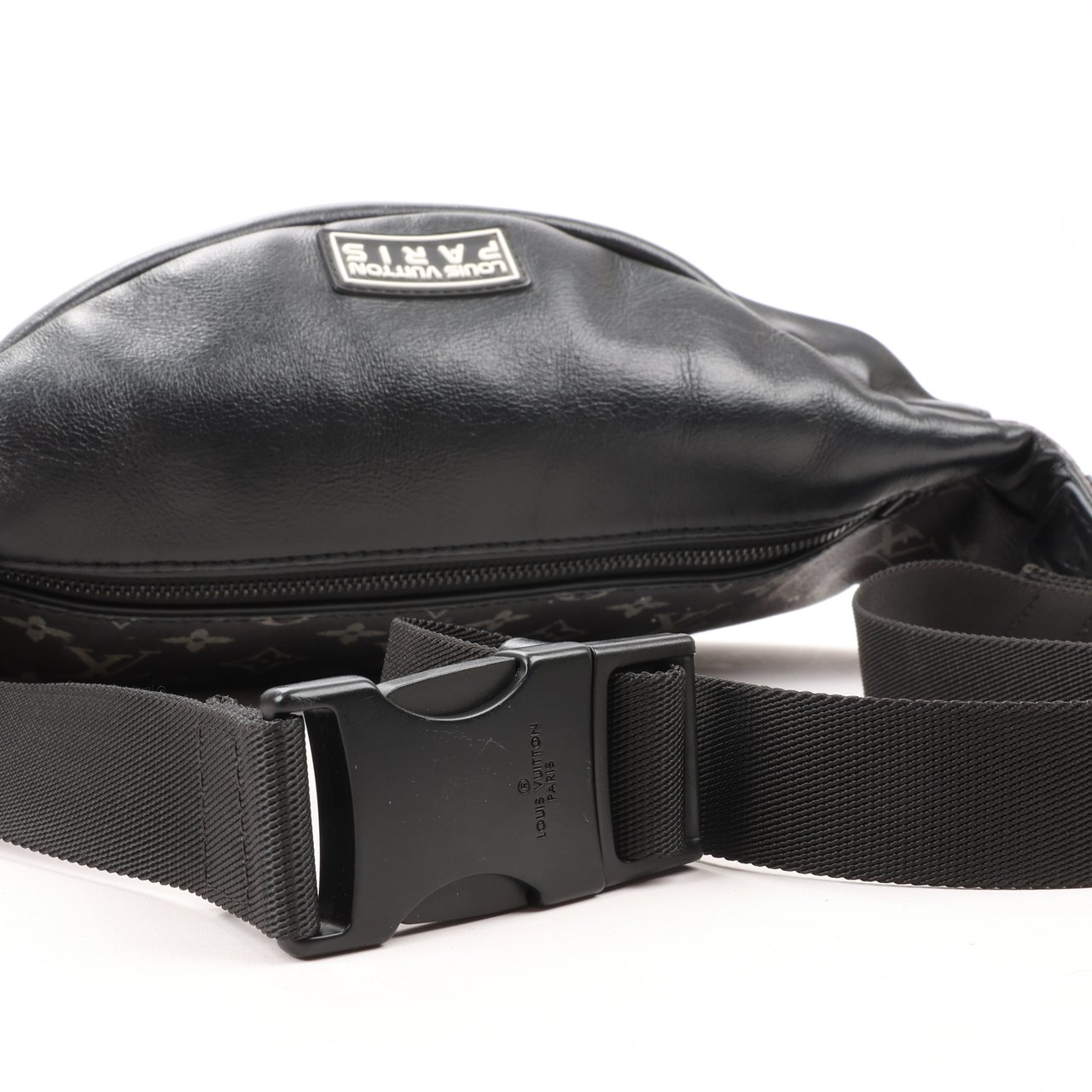 Louis Vuitton Louis Vuitton Monogram Canvas Galaxy Discovery Bumbag Crossbody Bag M44444 Grijs